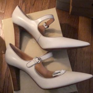 Sergio Rossi Cream Pointed Toe Leather Pumps Size 10.5 (40.5)